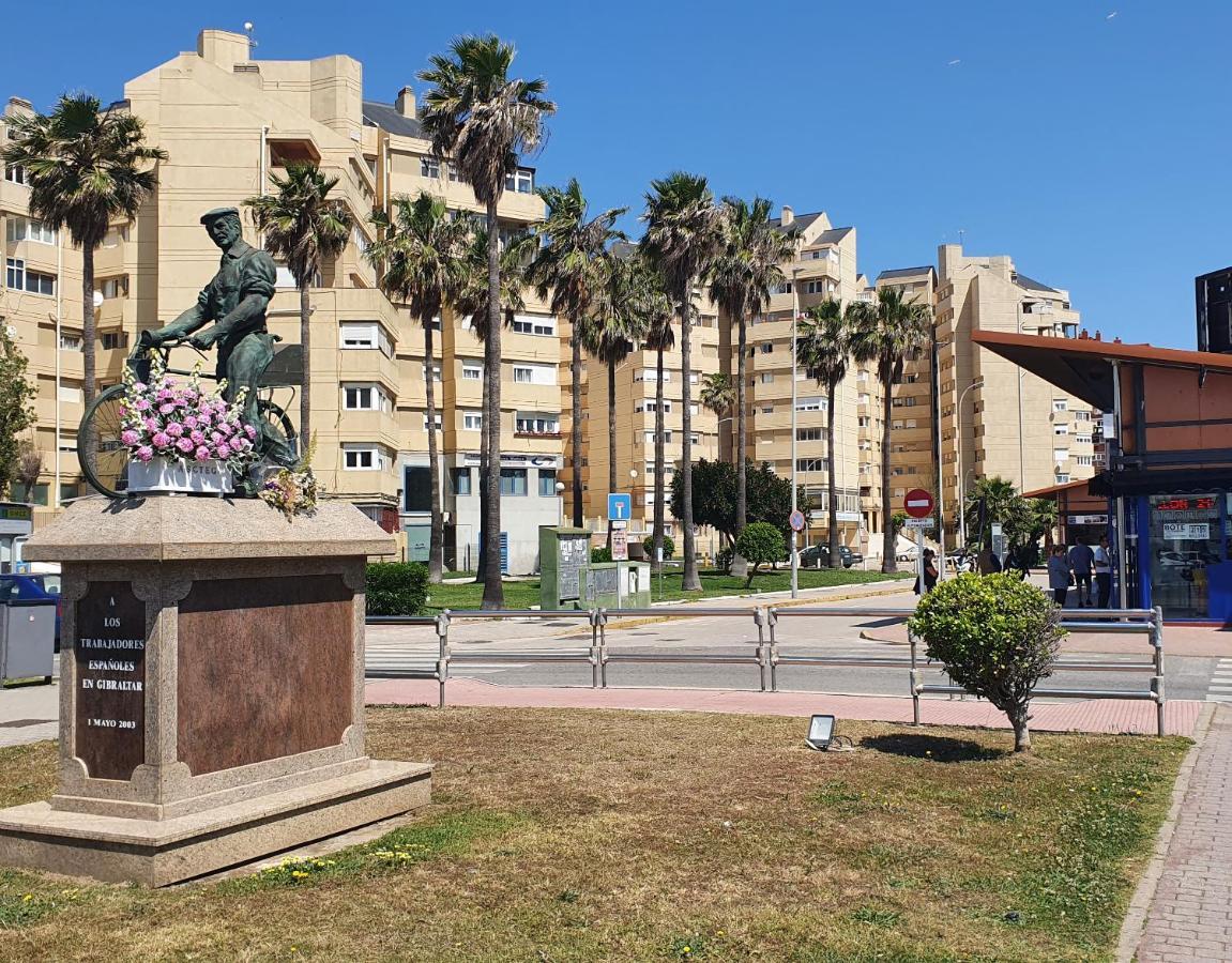 Visit Gibraltar Stay In La Linea For Less! La Línea de la Concepción Esterno foto