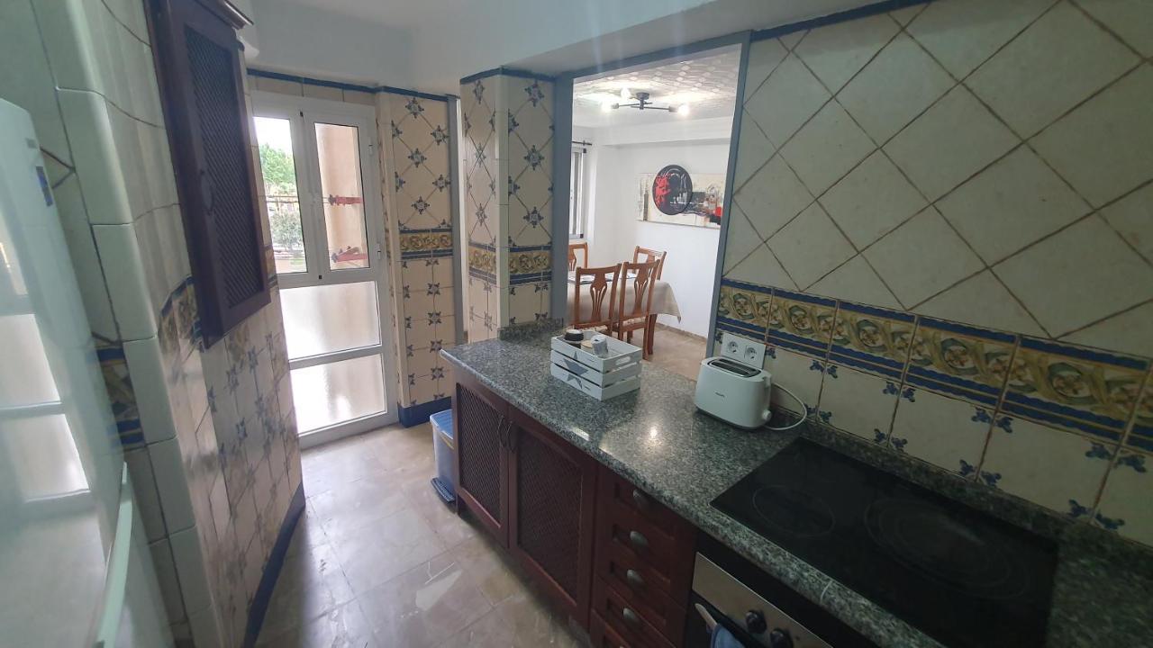 Visit Gibraltar Stay In La Linea For Less! La Línea de la Concepción Esterno foto